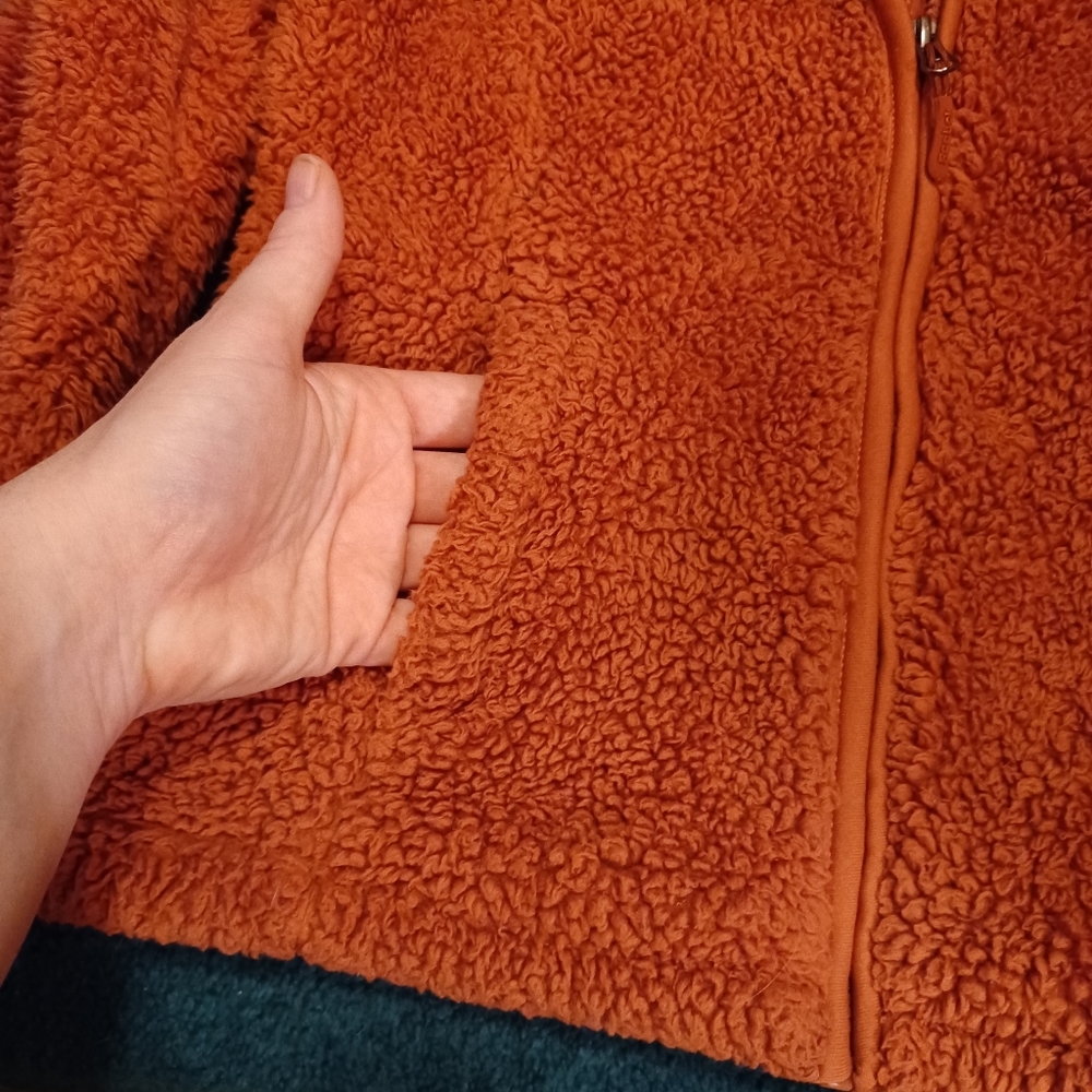 Fuzzy Reebok jacket - Picture 5 of 9